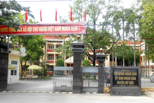 Lễ thông qua nghị quyết tại nhà thi đấu