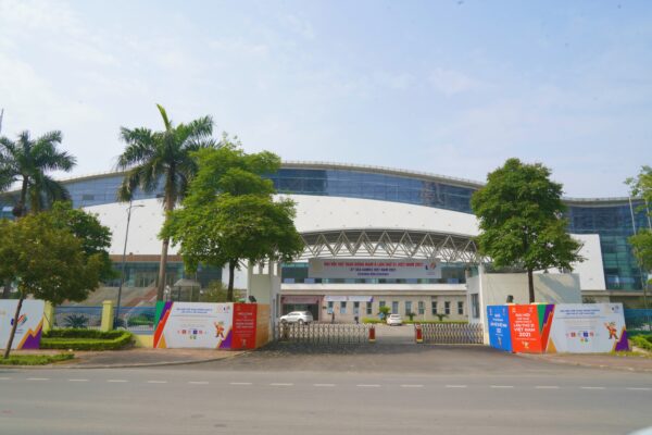 Vận động viên thi đấu tại sân thể thao Hà Nội