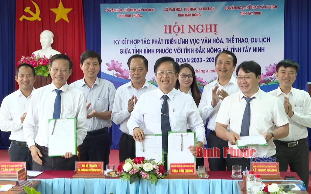 Ba tỉnh ký kết hợp tác văn hóa thể thao du lịch