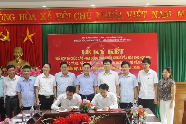 Học sinh tìm hiểu lịch sử và văn hóa địa phương