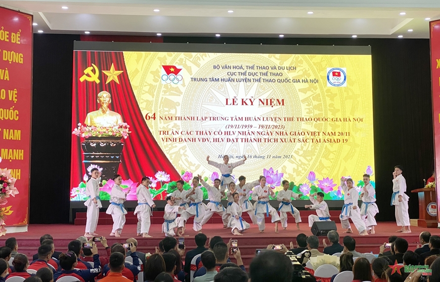 Lối vào Trung tâm Huấn luyện Thể thao Quốc gia Nhổn