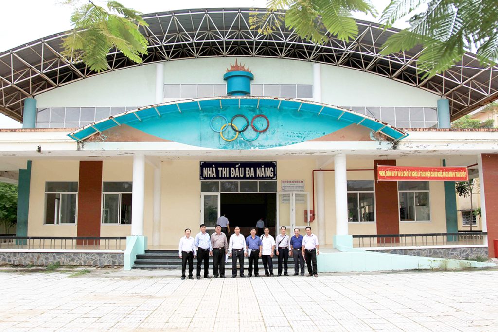 Mặt tiền nhà thi đấu Cần Thơ ban ngày