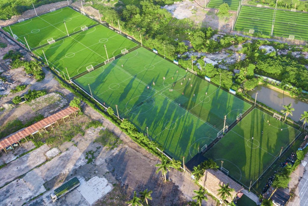 Sân bóng Nhật Minh tại Linh Đàm