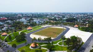 Người dân sinh hoạt tại sân vận động