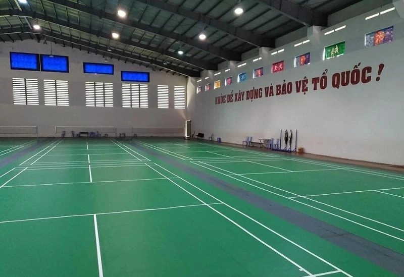Sân cầu lông trong Nhà Thi Đấu Gò Vấp