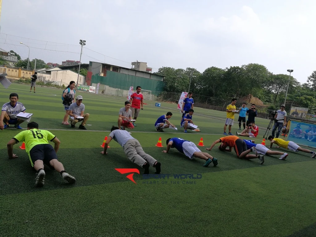 Toàn cảnh sân bóng Bằng B Hà Nội