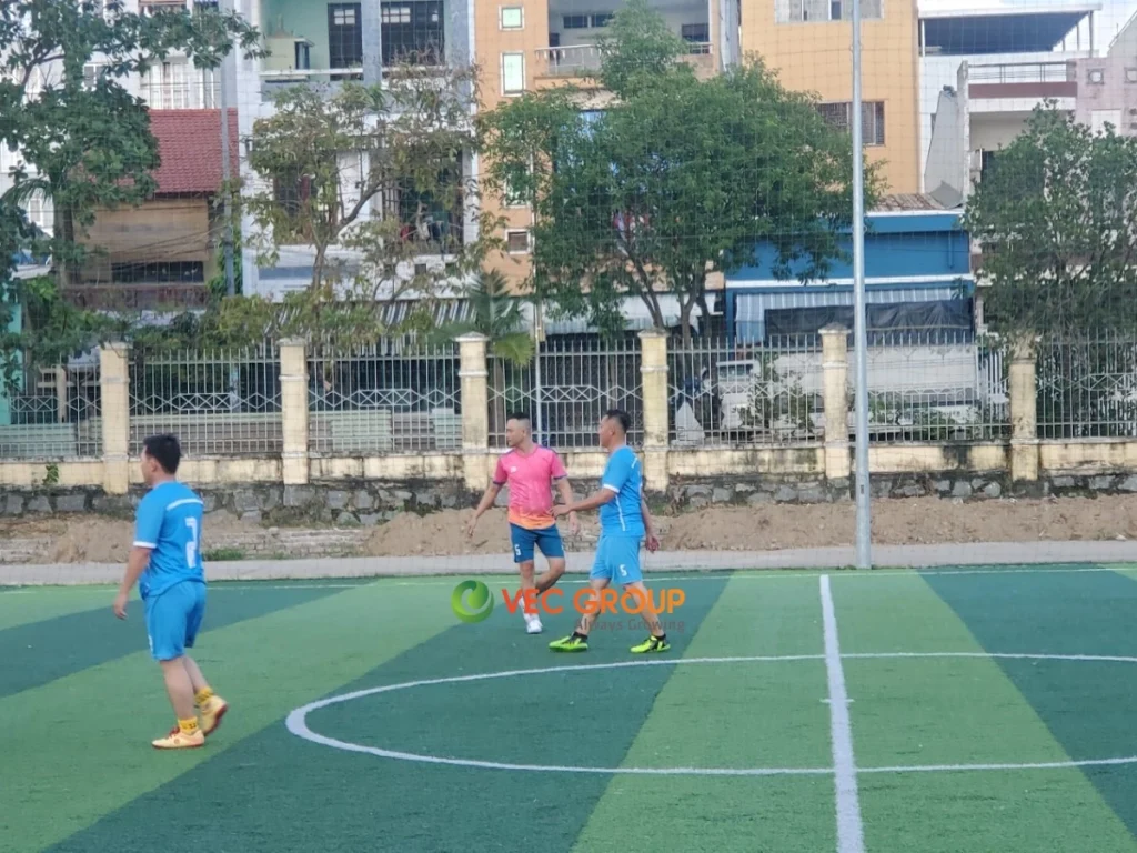 Cổng vào sân bóng An Trung