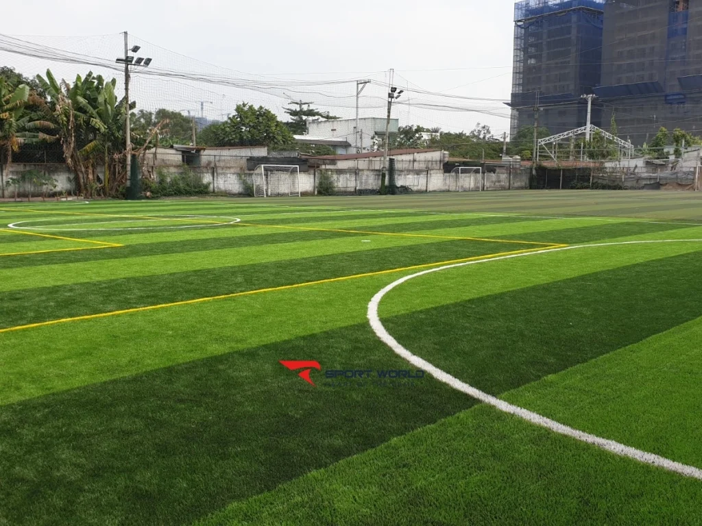 Sân bóng A.T Thủ Đức ban ngày