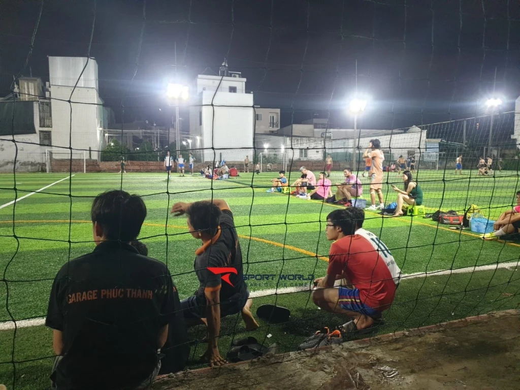 Khu vực sân cỏ Cầu Ông Dầu