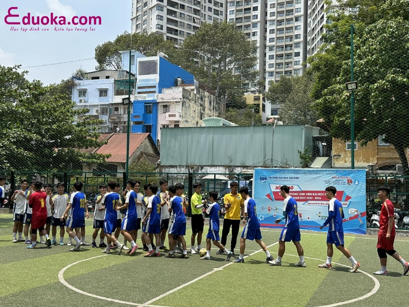 Sân bóng đá phục vụ sinh viên Quận 5