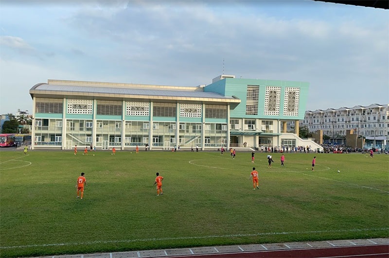 Sân cỏ nhân tạo phục vụ 11 người