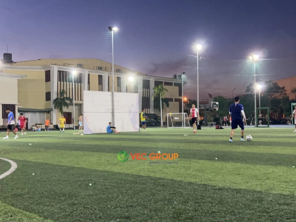 Mặt sân cỏ nhân tạo Lê Quý Đôn
