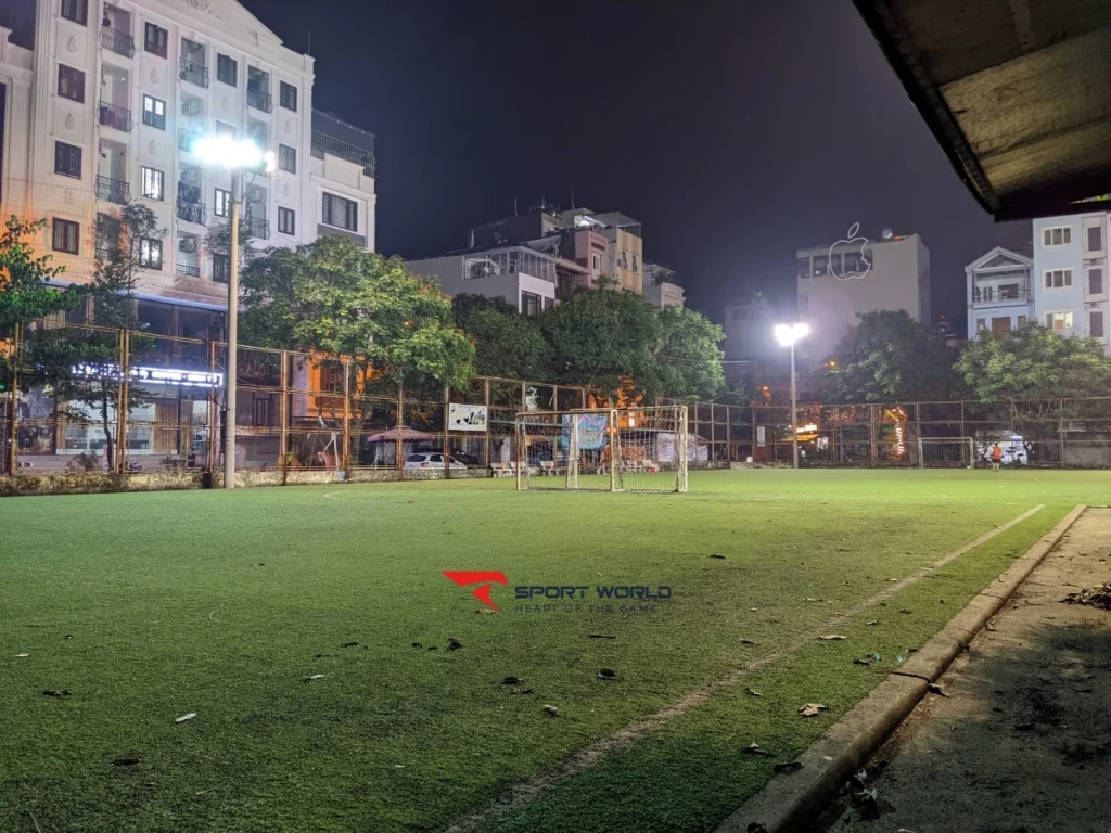 Toàn cảnh sân bóng Mậu Lương