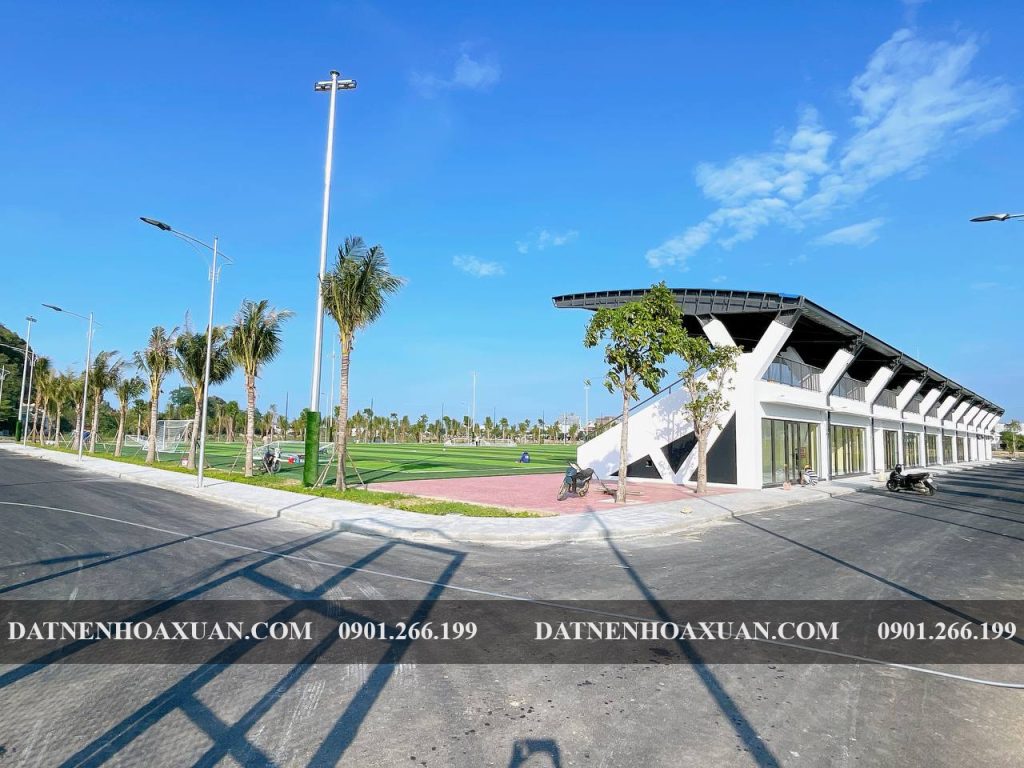 Sân bóng Lê Quý Đôn nhìn từ góc rộng