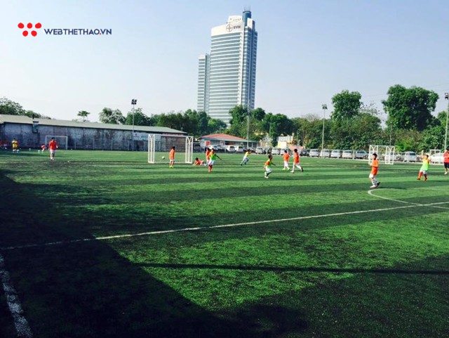 Sân bóng Hồng Hà tại Ba Đình