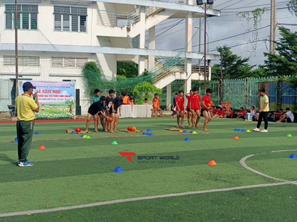 Góc nhìn sân bóng Trần Thái