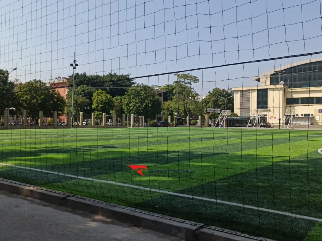 Khu vực sân bóng trong khuôn viên Đại học Quốc gia
