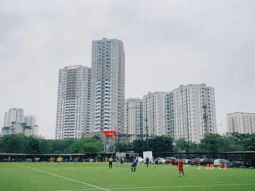 Khuôn viên sân bóng Hồ Điền Lư