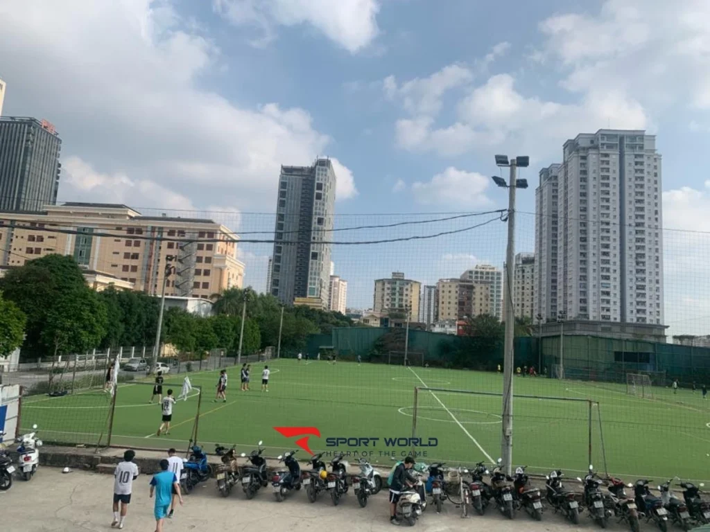 Sân bóng Đông Đô 2 tại Yên Hòa