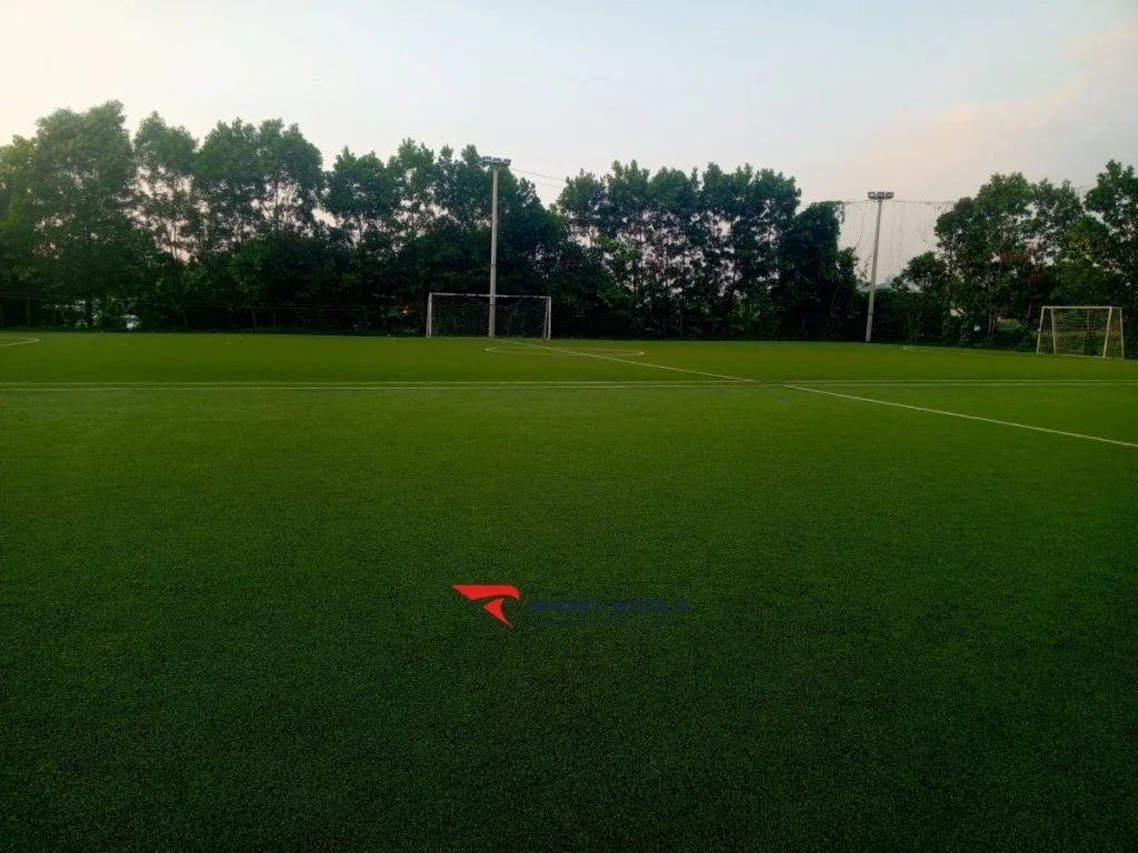 Sân cỏ Đông Đô tại Tây Hồ
