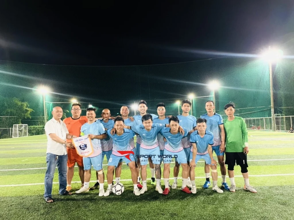 Khu khán đài sân bóng Đồng Tâm