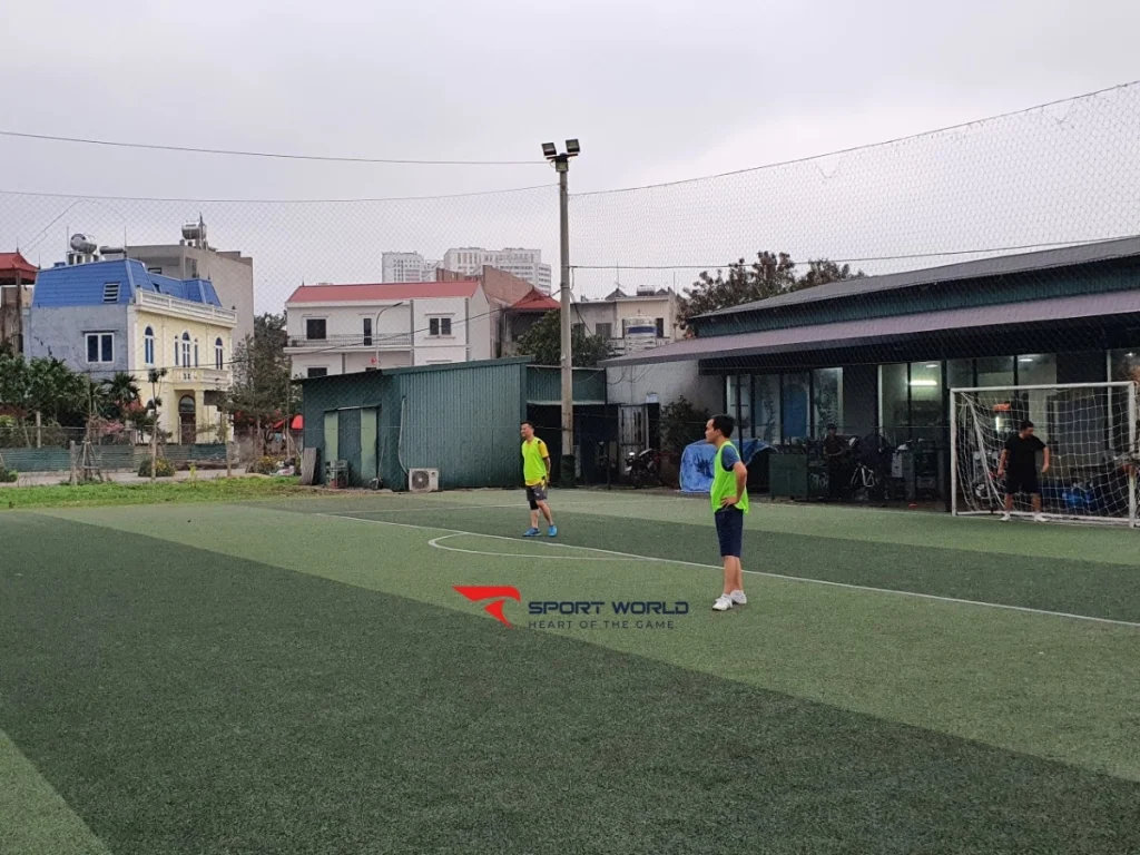 Mặt sân cỏ nhân tạo tại sân Đường Sắt