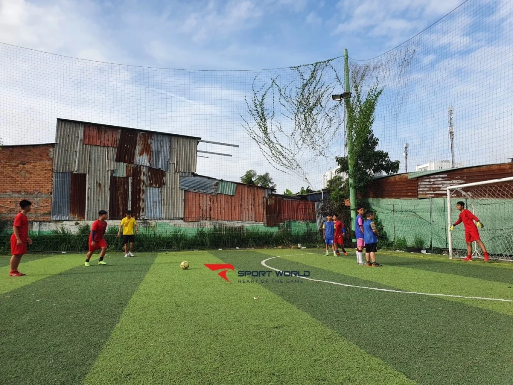 Toàn cảnh sân bóng Hoàng Kim