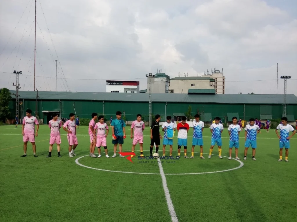 Mặt sân bóng Huyền Anh 2 tại Thanh Liệt