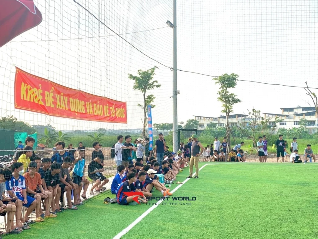 Sân bóng Ngãi Cầu ở An Khánh