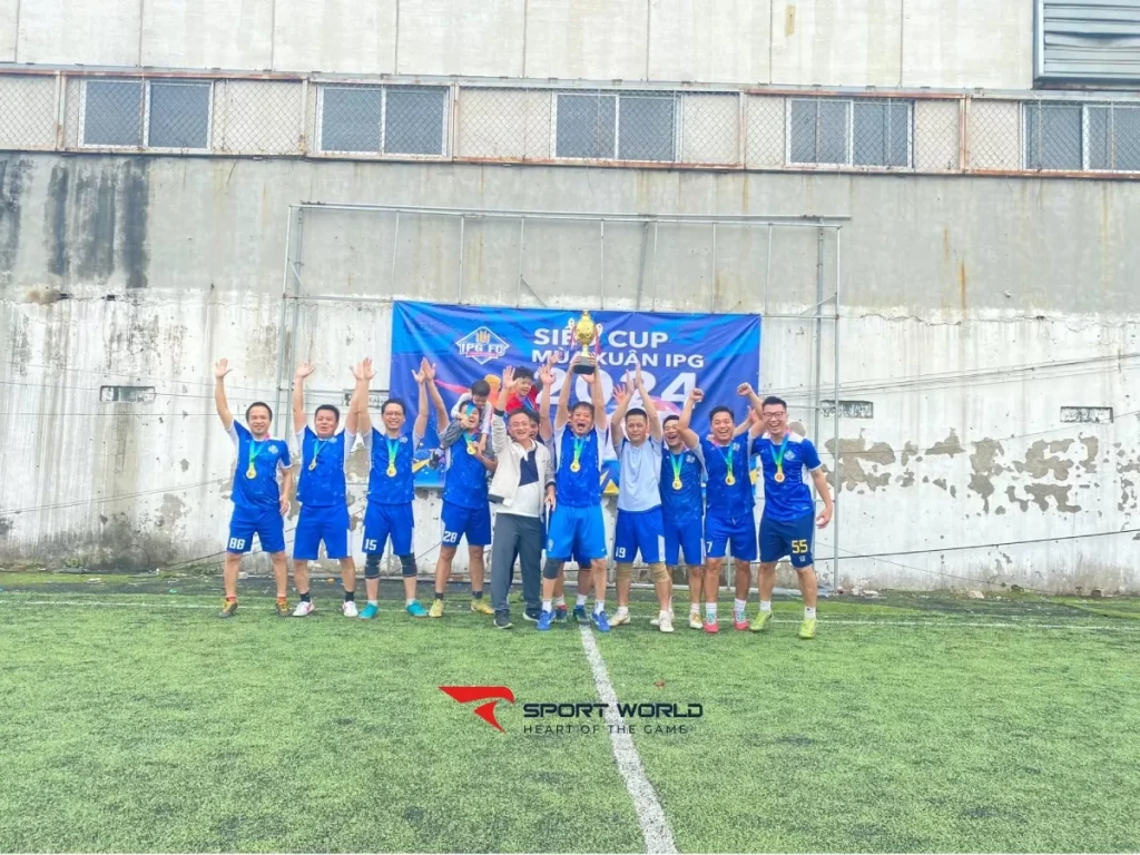 Sân bóng Nhà Văn hóa Thanh Xuân ban ngày