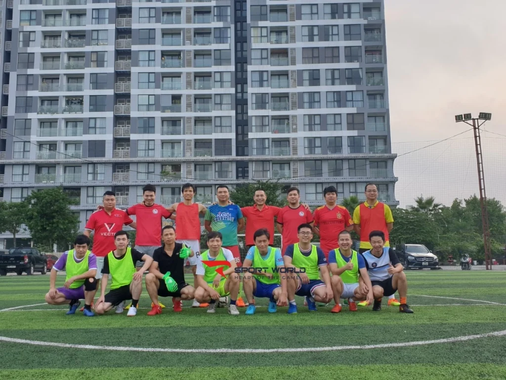 Khu vực khung thành sân Phúc Thành