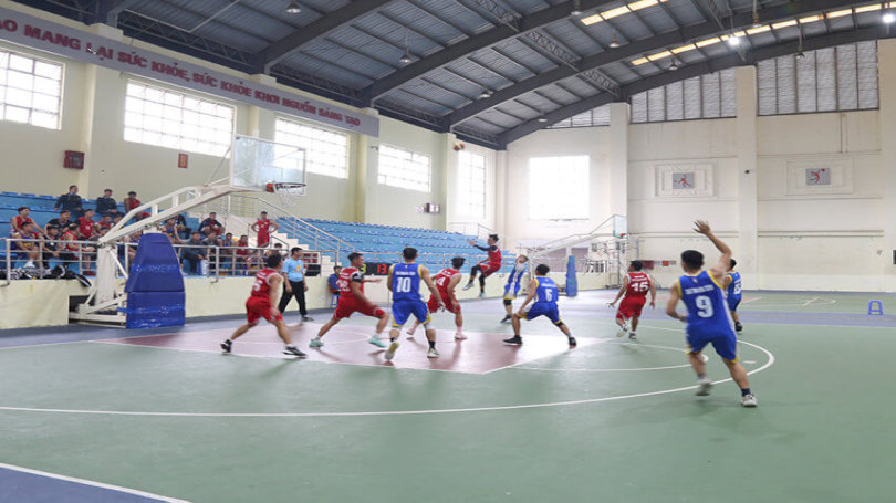 Toàn cảnh sân bóng rổ trong khu Phòng không Không quân