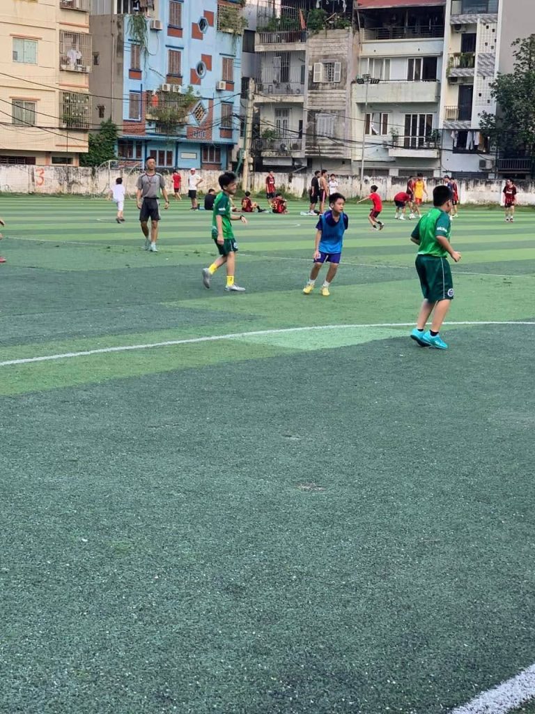 Sân bóng Thượng Đình nhìn từ trên cao