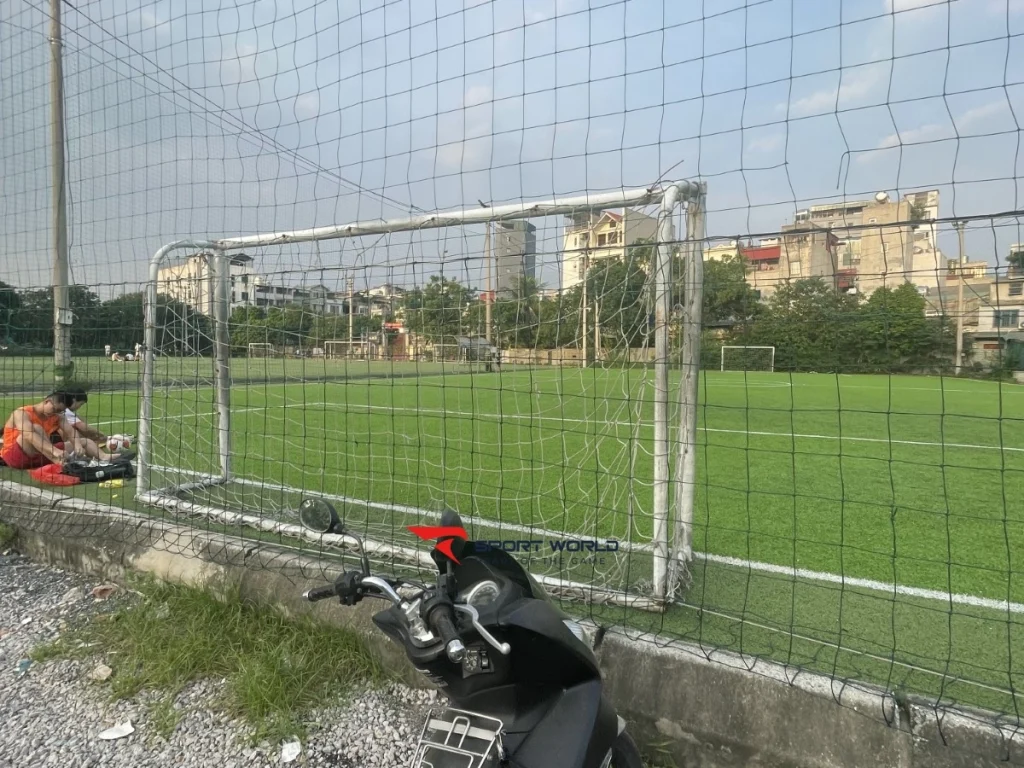 Mặt sân cỏ nhân tạo tại Zone 9 Văn Quán
