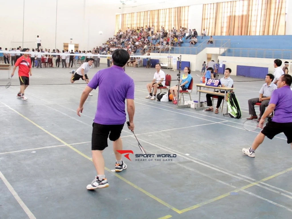 Khán đài với hàng ghế bậc thang