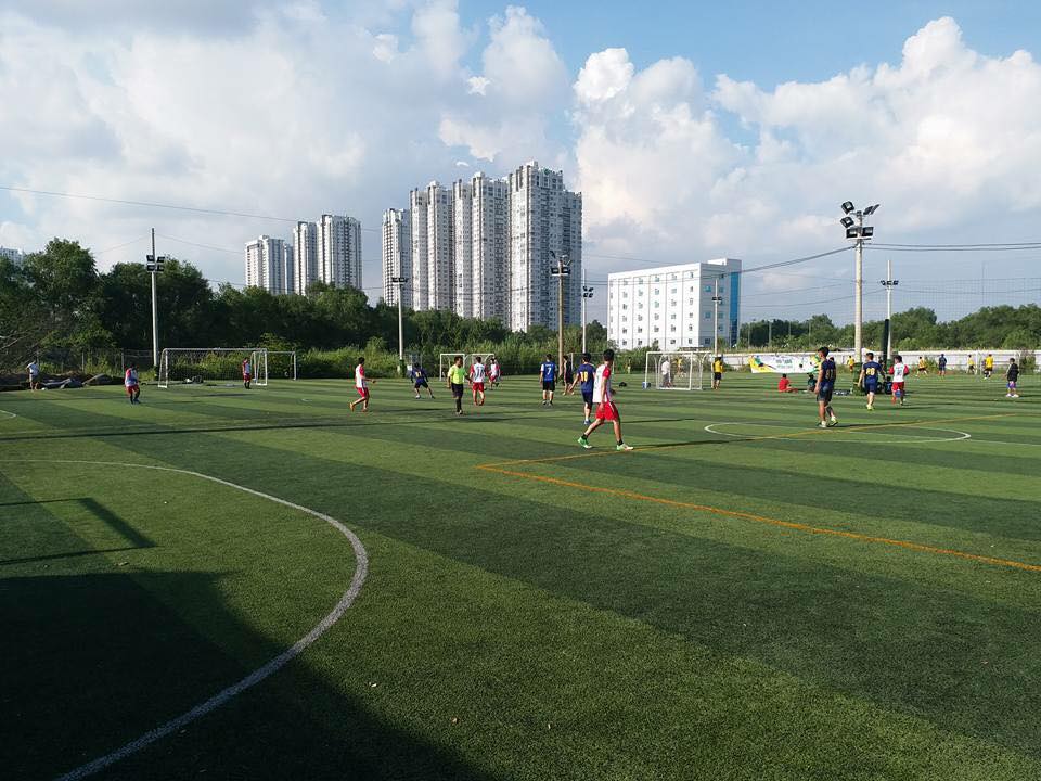 Sân bóng đá phong trào tại Quận 7