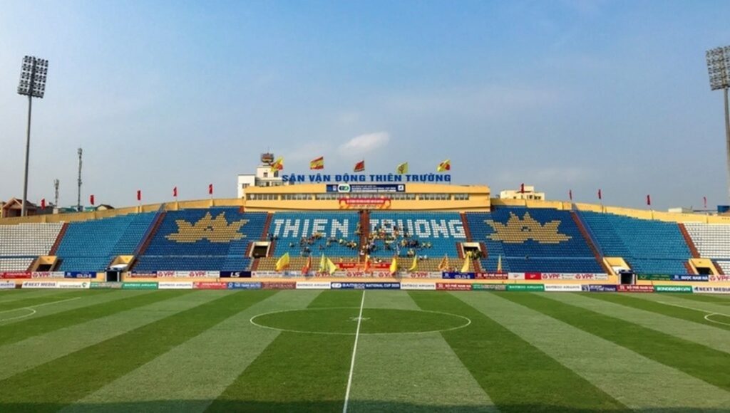 Lối vào sân Thiên Trường Linh Đàm
