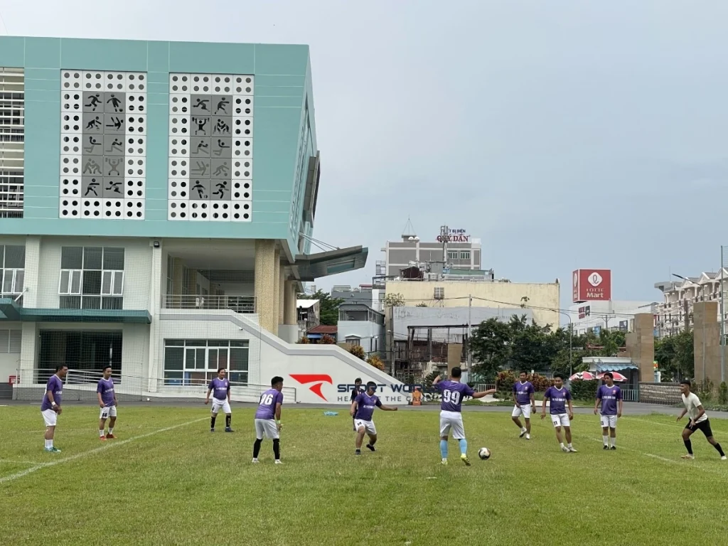 Khán đài và hàng ghế sân vận động