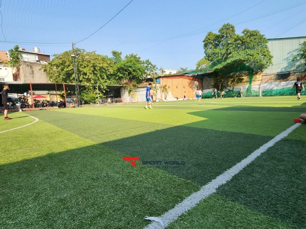Khu vực sân cỏ nhân tạo K34