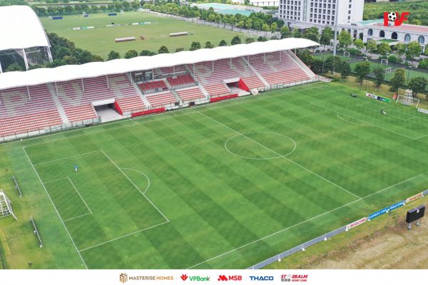 Mặt sân thi đấu của PVF