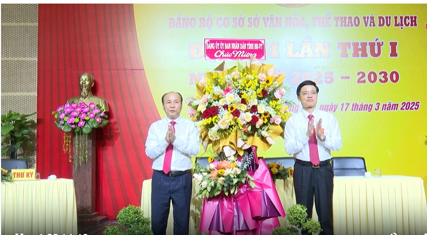 Lãnh đạo ngành phát biểu tại đại hội