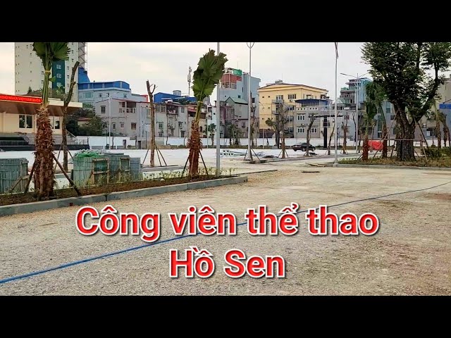 Lối đi bộ và sân tập ngoài trời trong khu Hồ Sen