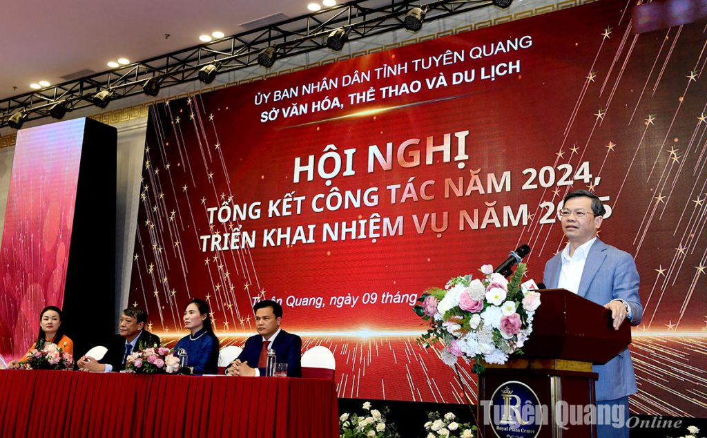 Làm việc về phát triển văn hóa du lịch