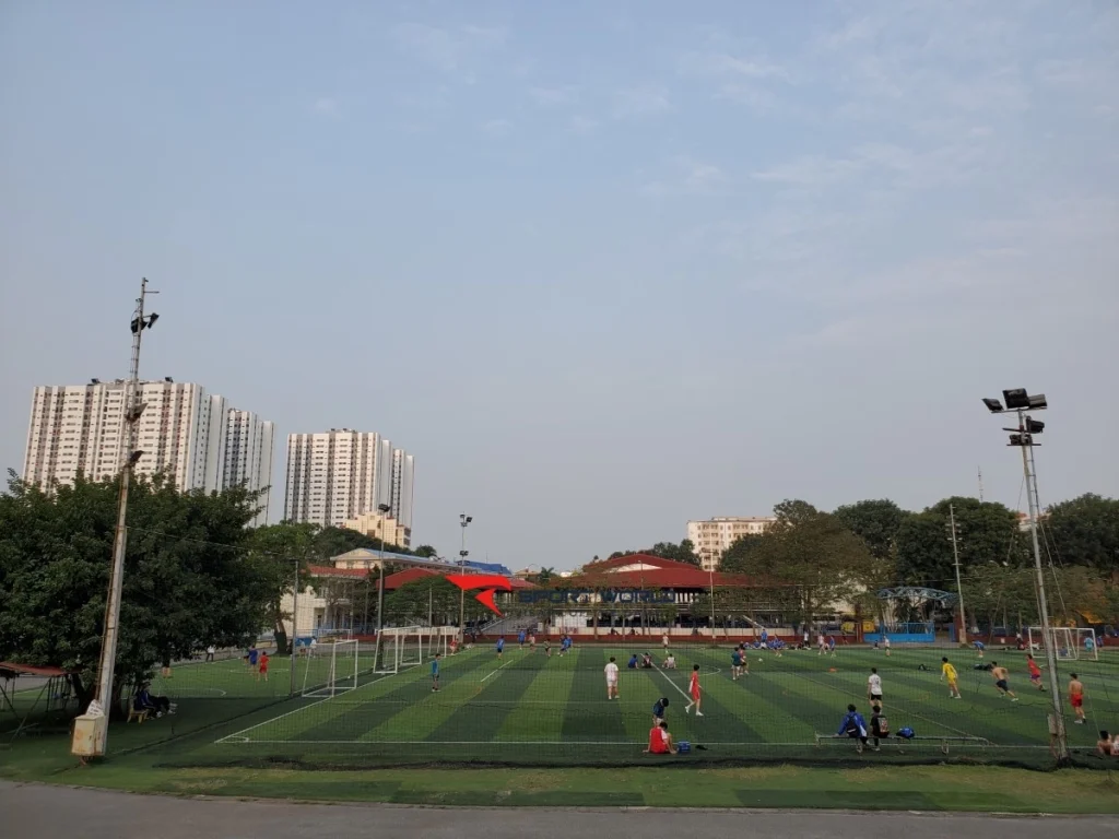 Toàn cảnh sân vận động Đại học Hàng Hải