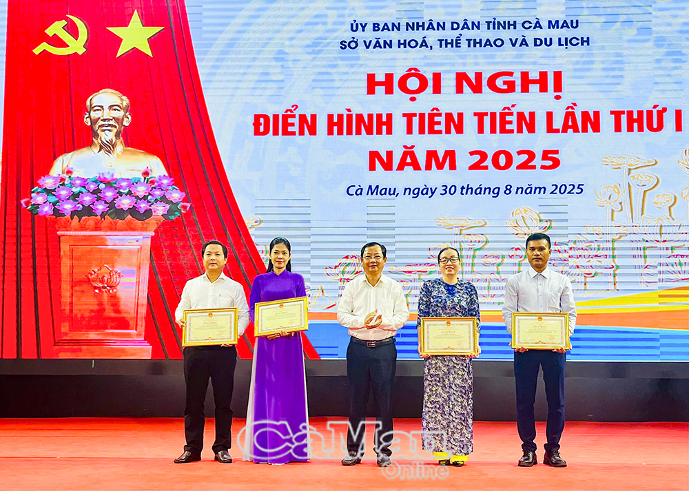 Sở Cà Mau tuyên dương điển hình tiên tiến