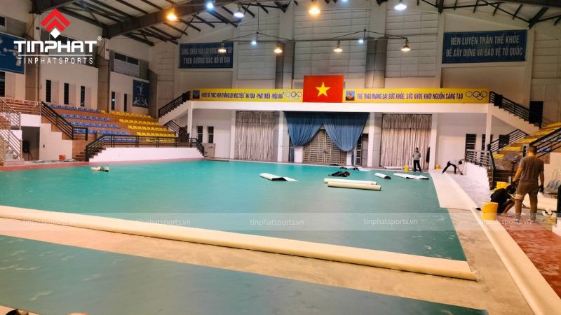 Không gian sân thi đấu và khán đài nội thất