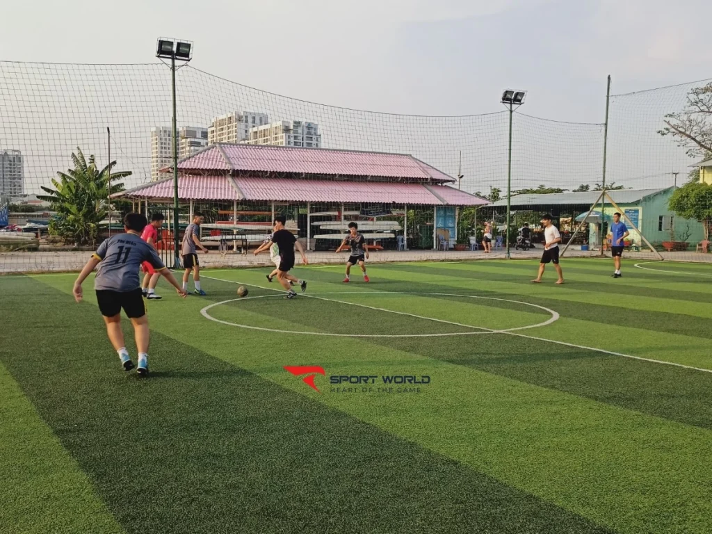 Sân cỏ nhân tạo Thanh Đa nhìn từ trên cao
