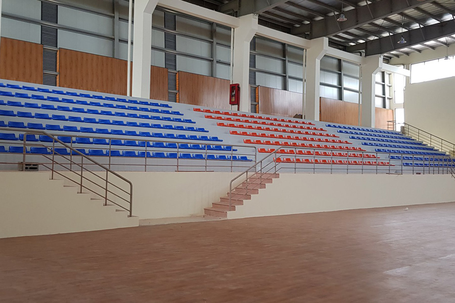 Sân thi đấu đa năng với khán đài
