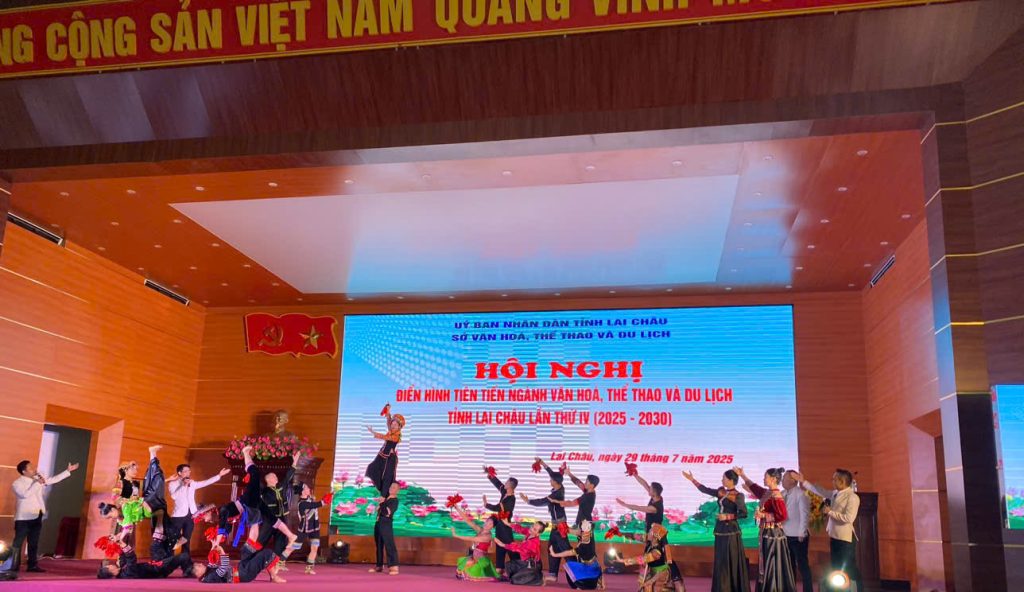 Phiên họp thi đua của Sở Văn hóa Lai Châu