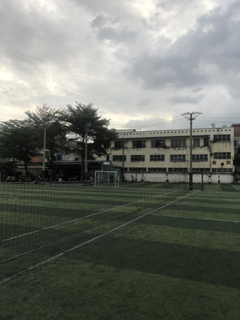 Khu sân Thanh Thiện ban đêm
